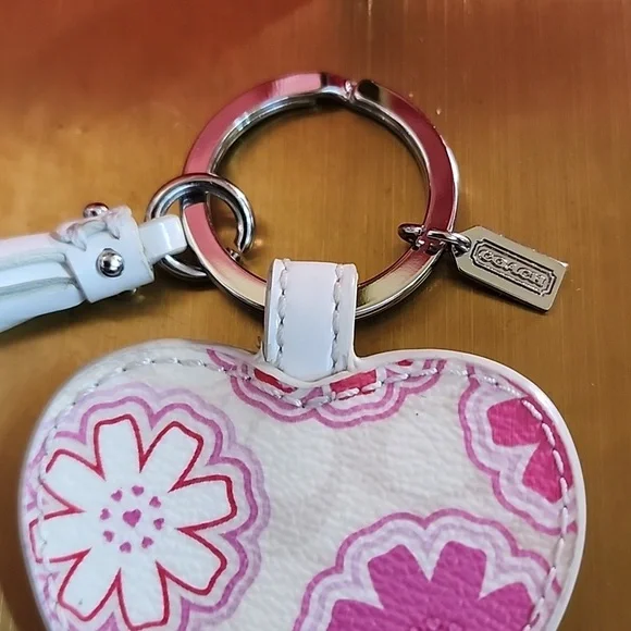 Coach Pink Floral Heart Keychain With Mini Tag And Tassel LIKE new - Picture 2 of 4